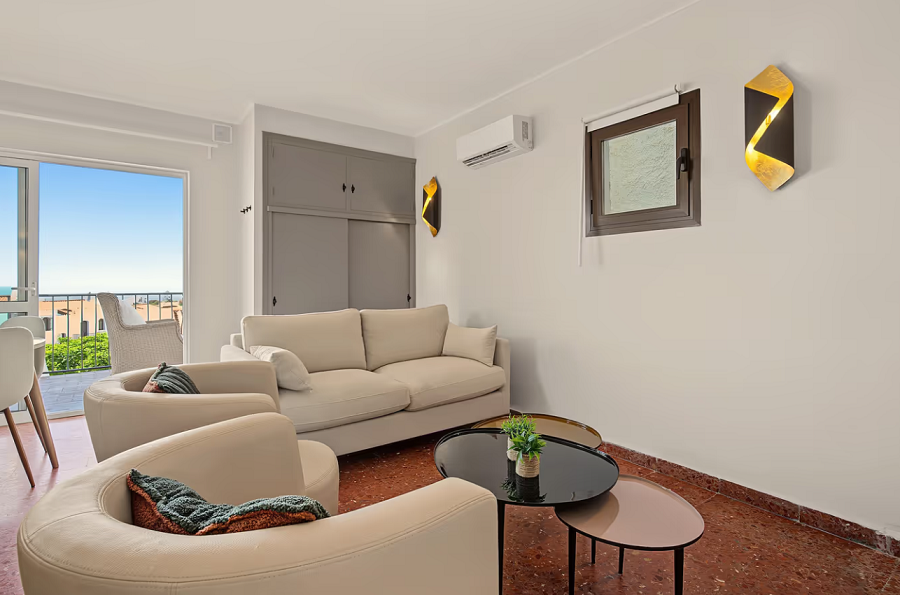 Gerenoveerde vakantiewoning in het gewilde Capistrano Village in Nerja met prachtig uitzicht over Capistrano village en de zee.