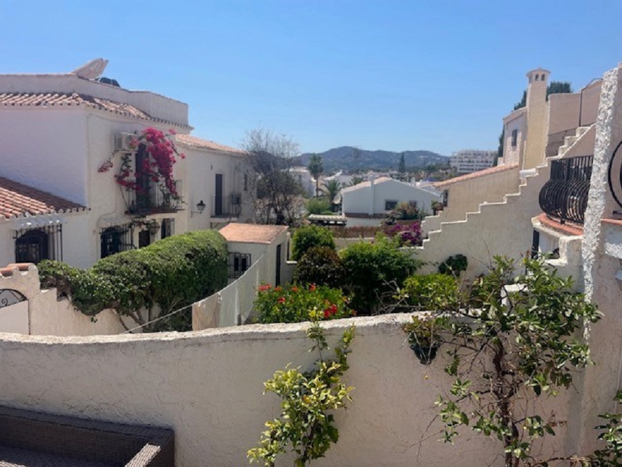 Gerenoveerde vakantiewoning in het gewilde Capistrano Village in Nerja met prachtig uitzicht over Capistrano village en de zee.