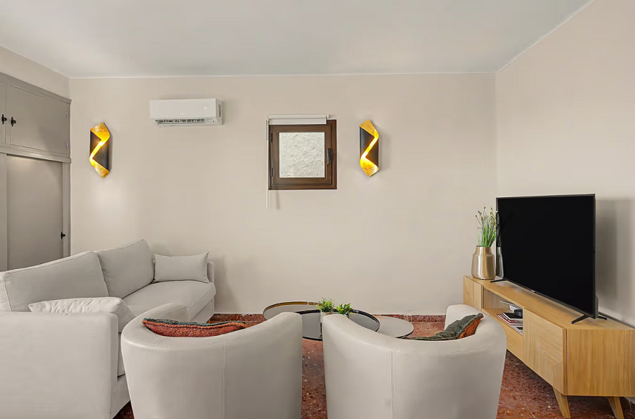 Gerenoveerde vakantiewoning in het gewilde Capistrano Village in Nerja met prachtig uitzicht over Capistrano village en de zee.