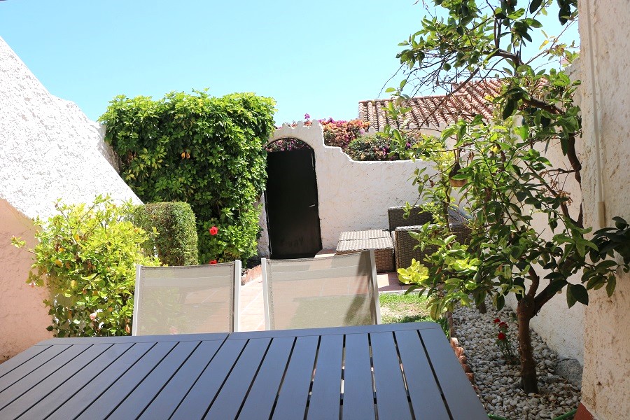 Gerenoveerde vakantiewoning in het gewilde Capistrano Village in Nerja met prachtig uitzicht over Capistrano village en de zee.