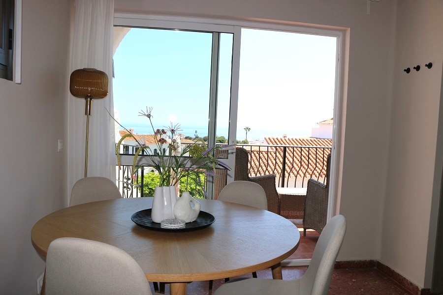 Gerenoveerde vakantiewoning in het gewilde Capistrano Village in Nerja met prachtig uitzicht over Capistrano village en de zee.