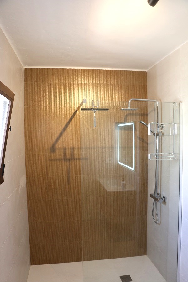 Gerenoveerde vakantiewoning in het gewilde Capistrano Village in Nerja met prachtig uitzicht over Capistrano village en de zee.