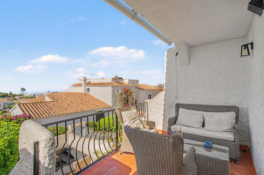 Gerenoveerde vakantiewoning in het gewilde Capistrano Village in Nerja met prachtig uitzicht over Capistrano village en de zee.