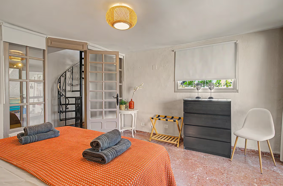 Gerenoveerde vakantiewoning in het gewilde Capistrano Village in Nerja met prachtig uitzicht over Capistrano village en de zee.
