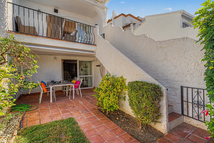 Gerenoveerde vakantiewoning in het gewilde Capistrano Village in Nerja met prachtig uitzicht over Capistrano village en de zee.