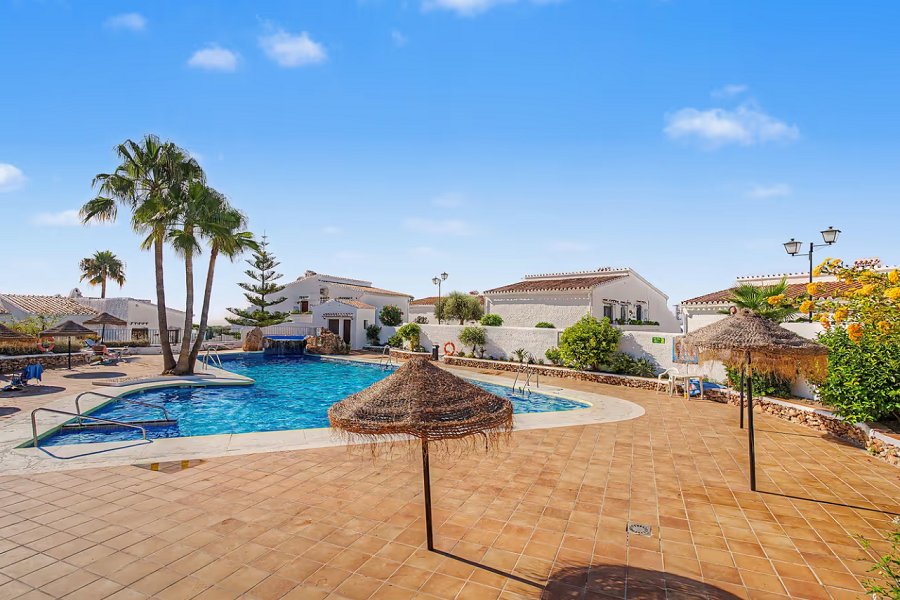 Gerenoveerde vakantiewoning in het gewilde Capistrano Village in Nerja met prachtig uitzicht over Capistrano village en de zee.