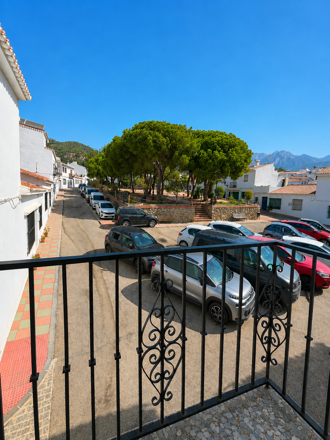 Hoekhuis met terras en panoramisch uitzicht in het hart van Frigiliana