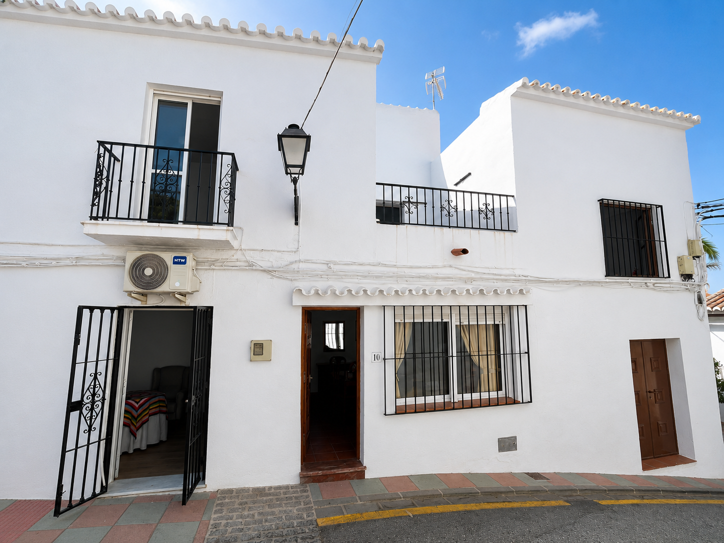 Hoekhuis met terras en panoramisch uitzicht in het hart van Frigiliana