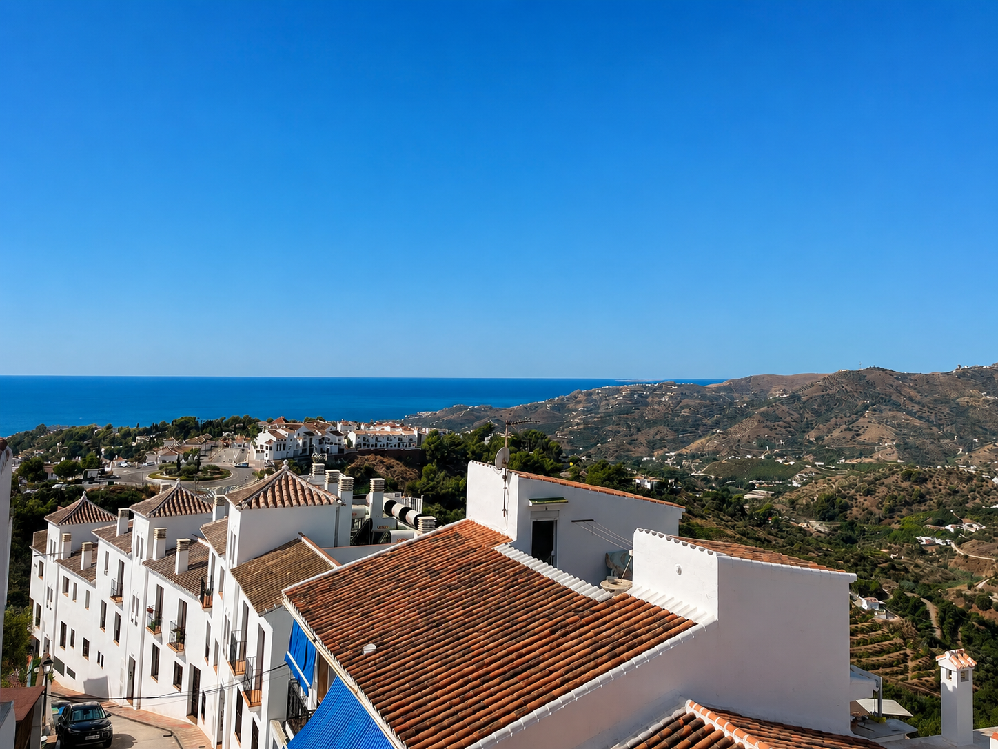 Hoekhuis met terras en panoramisch uitzicht in het hart van Frigiliana