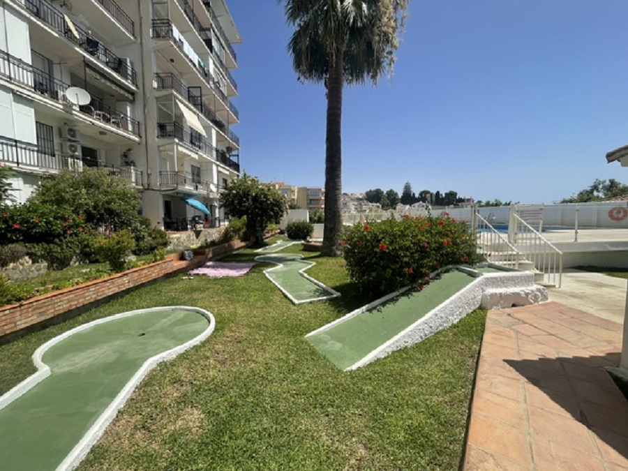 Appartement met zeezicht, ideaal gelegen in het Parador gebied op korte loopafstand van het bekende Burriana strand en het gezellige centrum van Nerja.