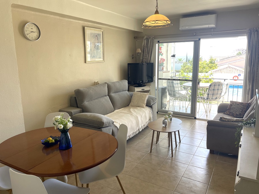 Appartement met zeezicht, ideaal gelegen in het Parador gebied op korte loopafstand van het bekende Burriana strand en het gezellige centrum van Nerja.