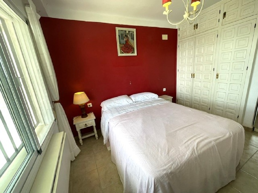 Appartement met zeezicht, ideaal gelegen in het Parador gebied op korte loopafstand van het bekende Burriana strand en het gezellige centrum van Nerja.