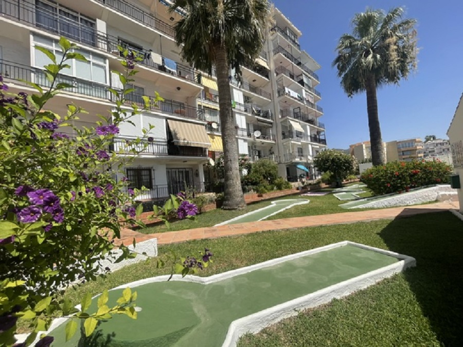 Appartement met zeezicht, ideaal gelegen in het Parador gebied op korte loopafstand van het bekende Burriana strand en het gezellige centrum van Nerja.