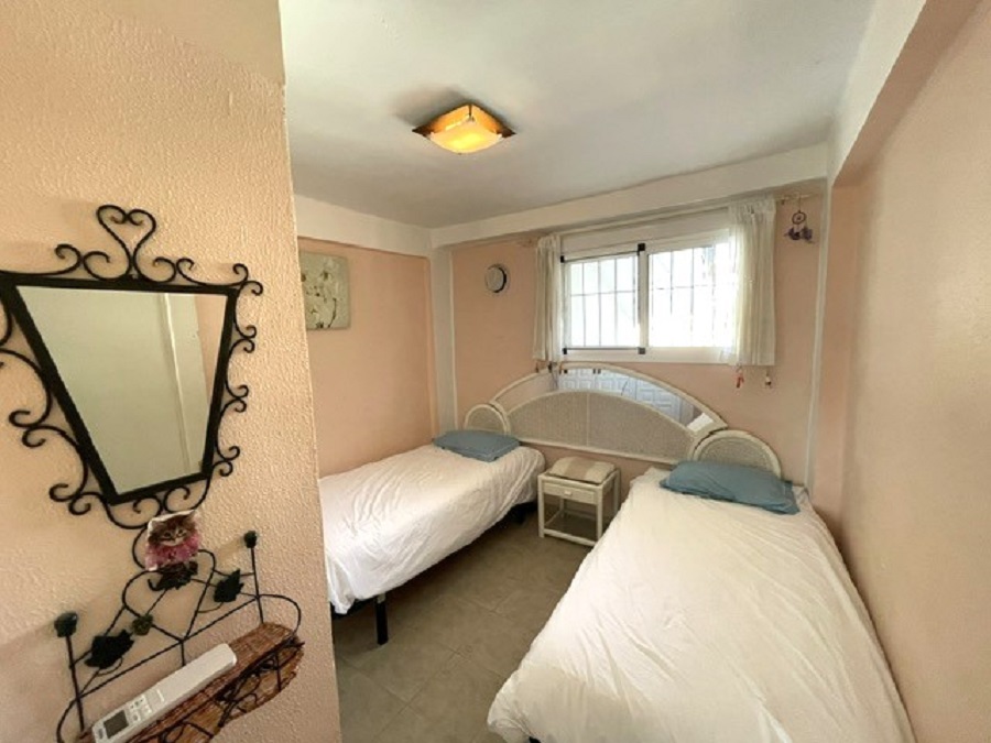 Appartement met zeezicht, ideaal gelegen in het Parador gebied op korte loopafstand van het bekende Burriana strand en het gezellige centrum van Nerja.