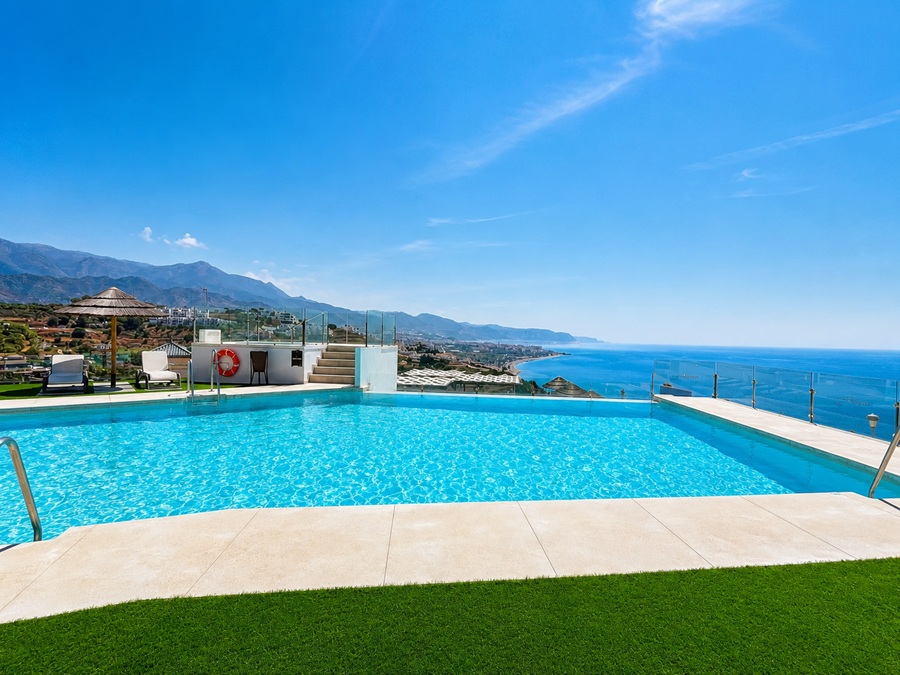 Exklusives Penthouse mit Panoramablick auf das Meer und Fünf-Sterne-Einrichtungen in Bayview II, Nerja