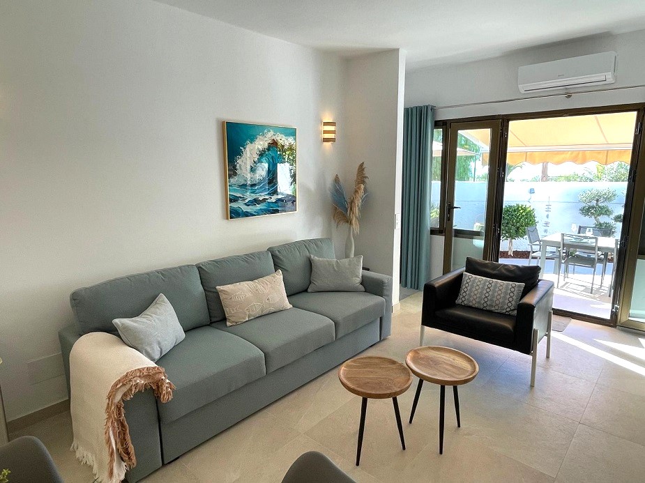 Fuldstændig renoveret feriehus med to soveværelser i den populære Capistrano Village i Nerja med delvis havudsigt