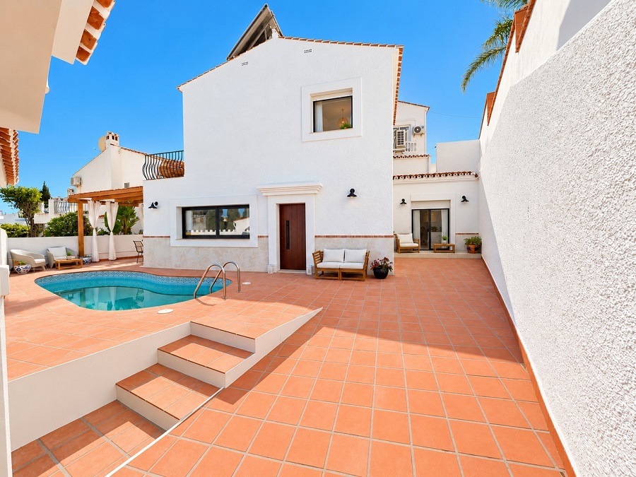 Villa bellamente decorada con piscina privada a 1 km. desde la playa de Burriana