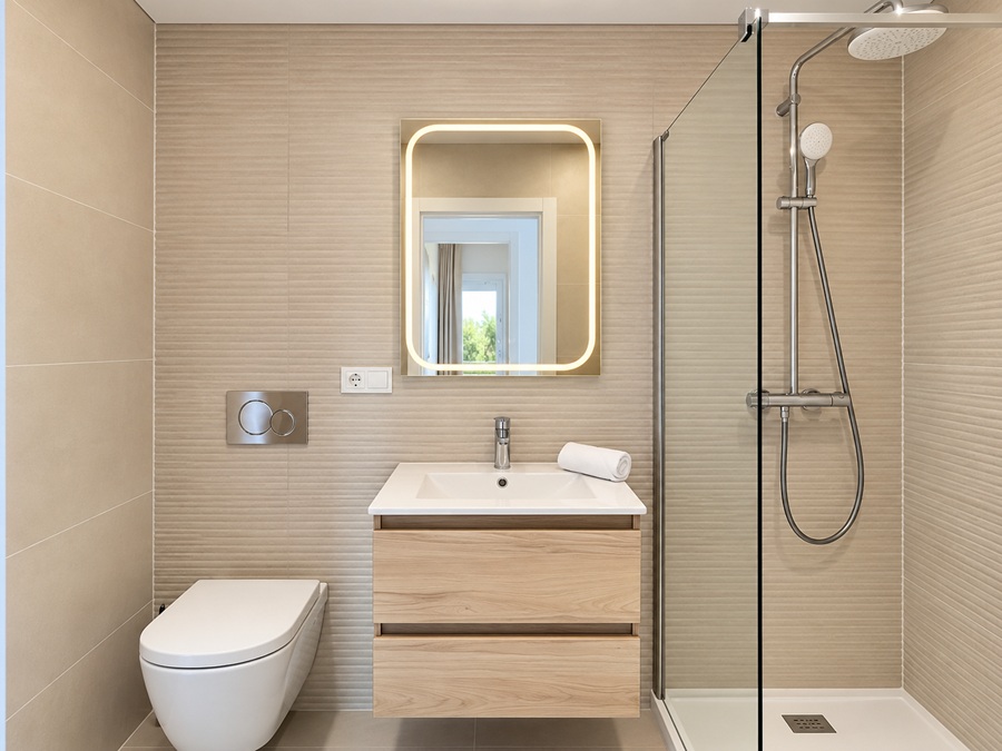 Exclusief hoekappartement met panoramisch zeezicht in Bayview II, Nerja