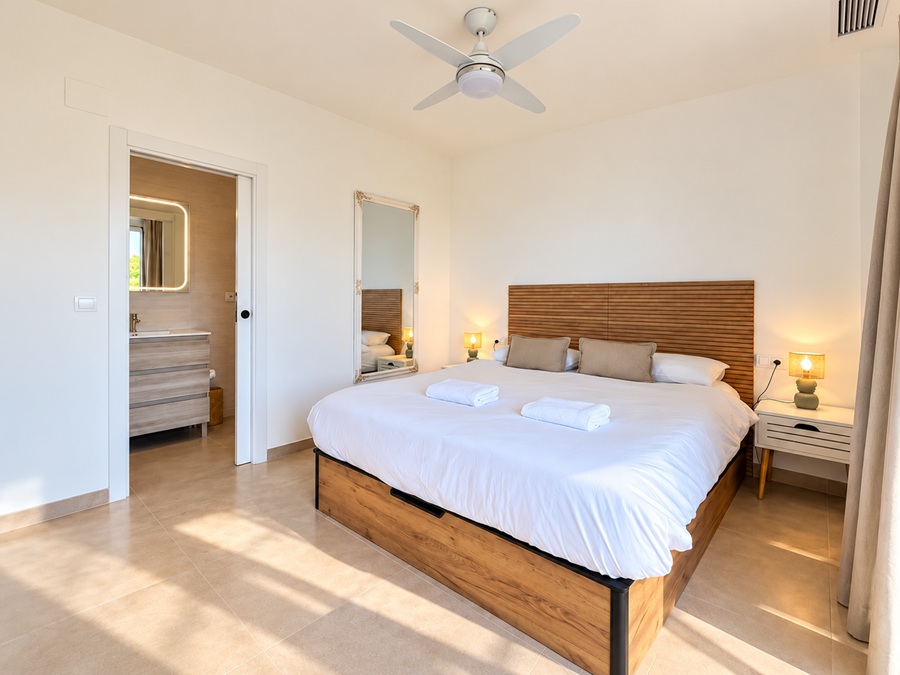 Exclusief hoekappartement met panoramisch zeezicht in Bayview II, Nerja