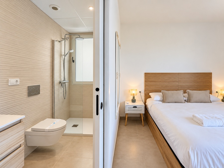 Exclusief hoekappartement met panoramisch zeezicht in Bayview II, Nerja
