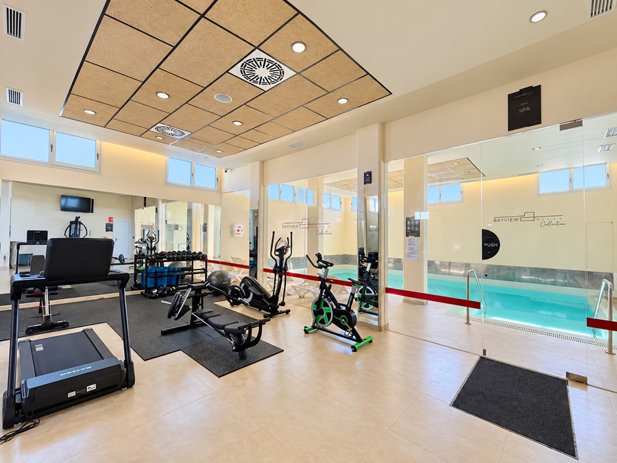 Exclusief hoekappartement met panoramisch zeezicht in Bayview II, Nerja