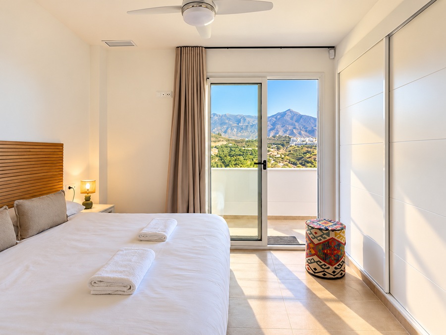 Exclusief hoekappartement met panoramisch zeezicht in Bayview II, Nerja